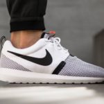 Де можна вигідно купити стильні кросівки Roshe Run?